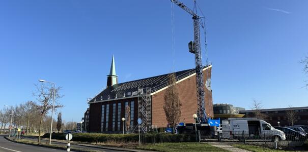 Realisatie verduurzaming Petrakerk te Ochten d.m.v. Duitse Glas/Glas zonnepanelen